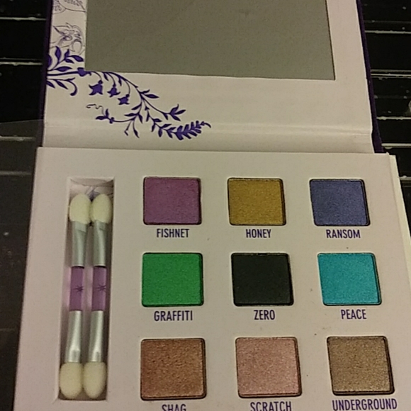 💜Urban Decay Sadow Box w/ Box + Primer!! - Picture 4 of 7